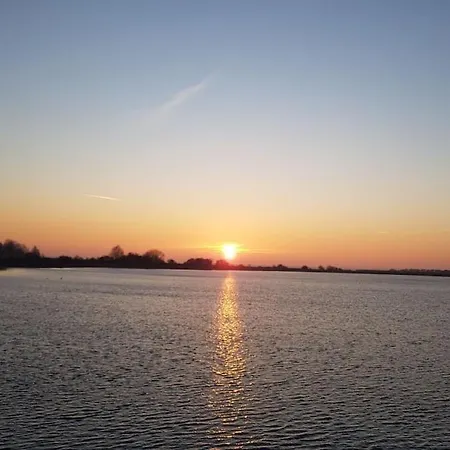 Fantastische Sonnenaufgaenge Ueber Dem Bodden Appartamento Ummanz